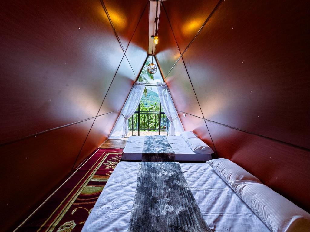 Suite with Mountain View