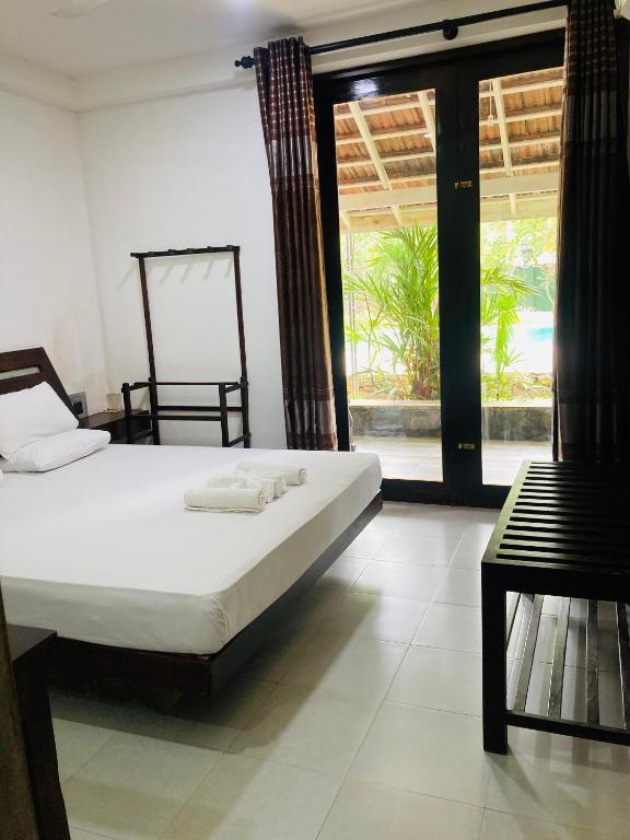 Queen Room with Pool View
