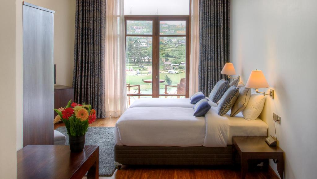Attic Tea Estate View - St. Coombs