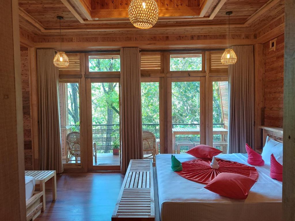 Red Wood Double Room