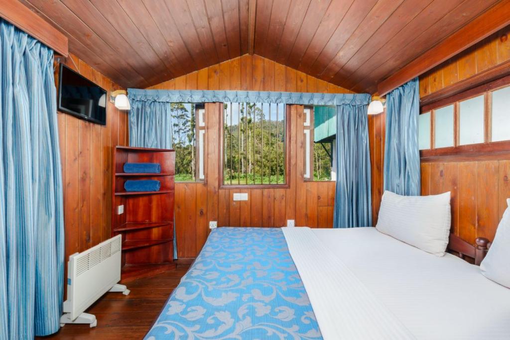 Family Room with Golf Ground View